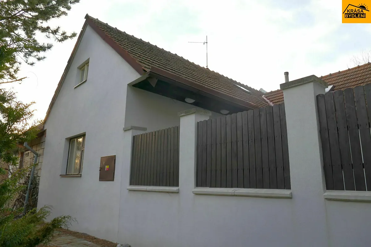 Prodej podílu 1/2 rodinného domu 100 m², pozemek 1038 m²